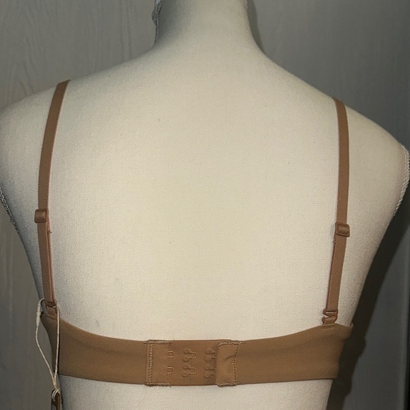 SKIMS Tan Smooth Molded Cup Bra - Picture 3 of 3